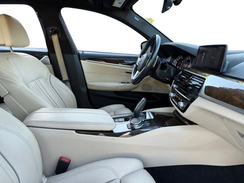 Used 2019 BMW 530i w/ Convenience Package image 14