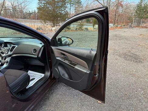 Used 2015 Chevrolet Cruze LT image 15