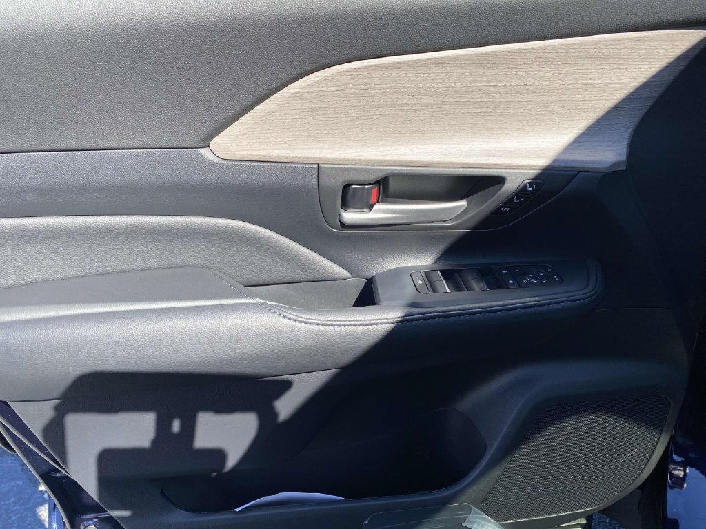 New 2026 Toyota Grand Highlander AWD image 17