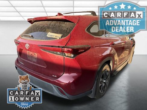 Used 2021 Toyota Highlander XLE FWD image 2