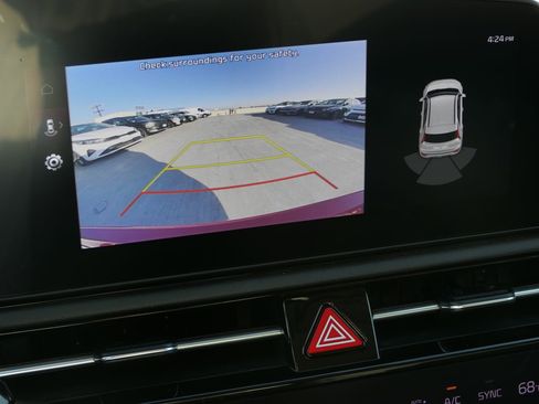 Used 2023 Kia Niro EX image 19