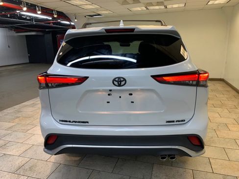 Used 2023 Toyota Highlander XSE AWD/4WD image 7