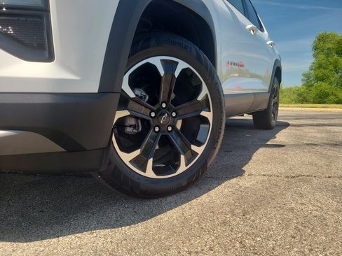 Used 2025 Chevrolet Equinox LT AWD/4WD image 9
