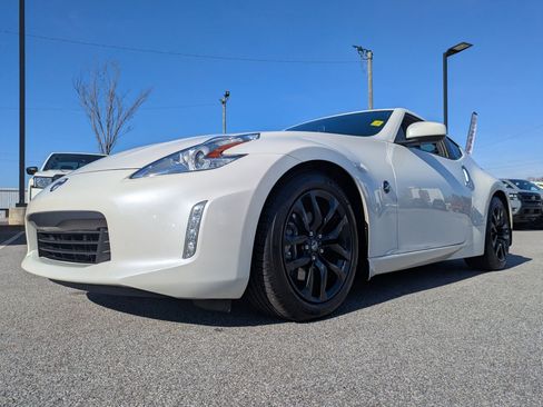 Used 2017 Nissan 370Z Touring image 10