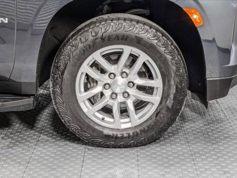 Used 2021 Chevrolet Suburban LT image 33