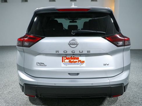 Used 2024 Nissan Rogue SV FWD image 8