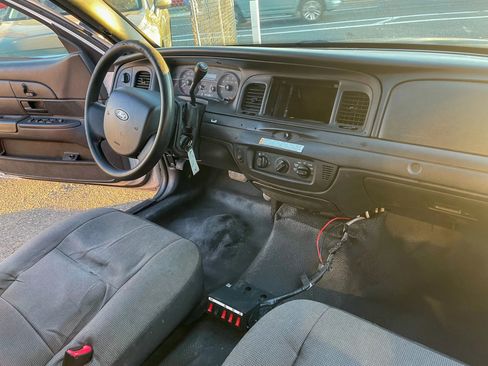 Used 2008 Ford Crown Victoria Police Interceptor image 19
