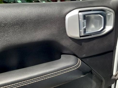 Used 2021 Jeep Wrangler Unlimited Sahara AWD/4WD image 11