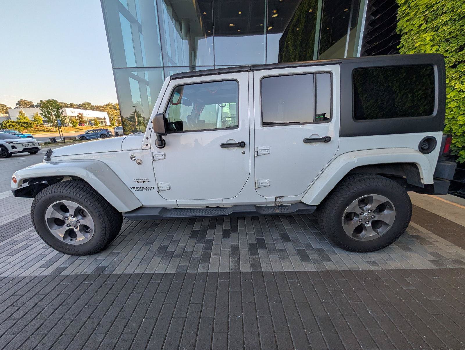 Used 2017 Jeep Wrangler Unlimited Sahara AWD/4WD image 6