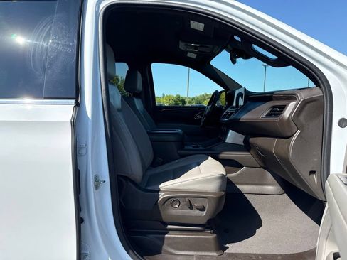 Used 2024 Chevrolet Suburban LT AWD/4WD image 11