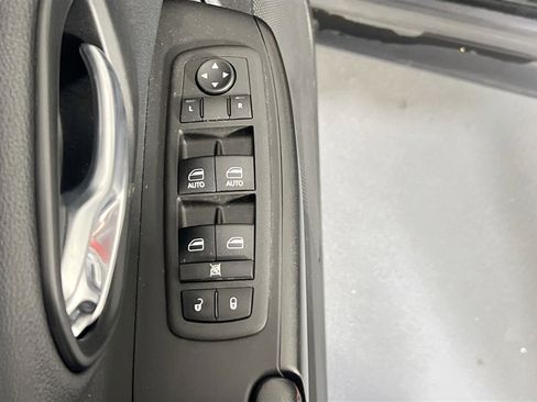 Used 2022 Jeep Cherokee Trailhawk w/ Sound & Nav Group AWD/4WD image 18