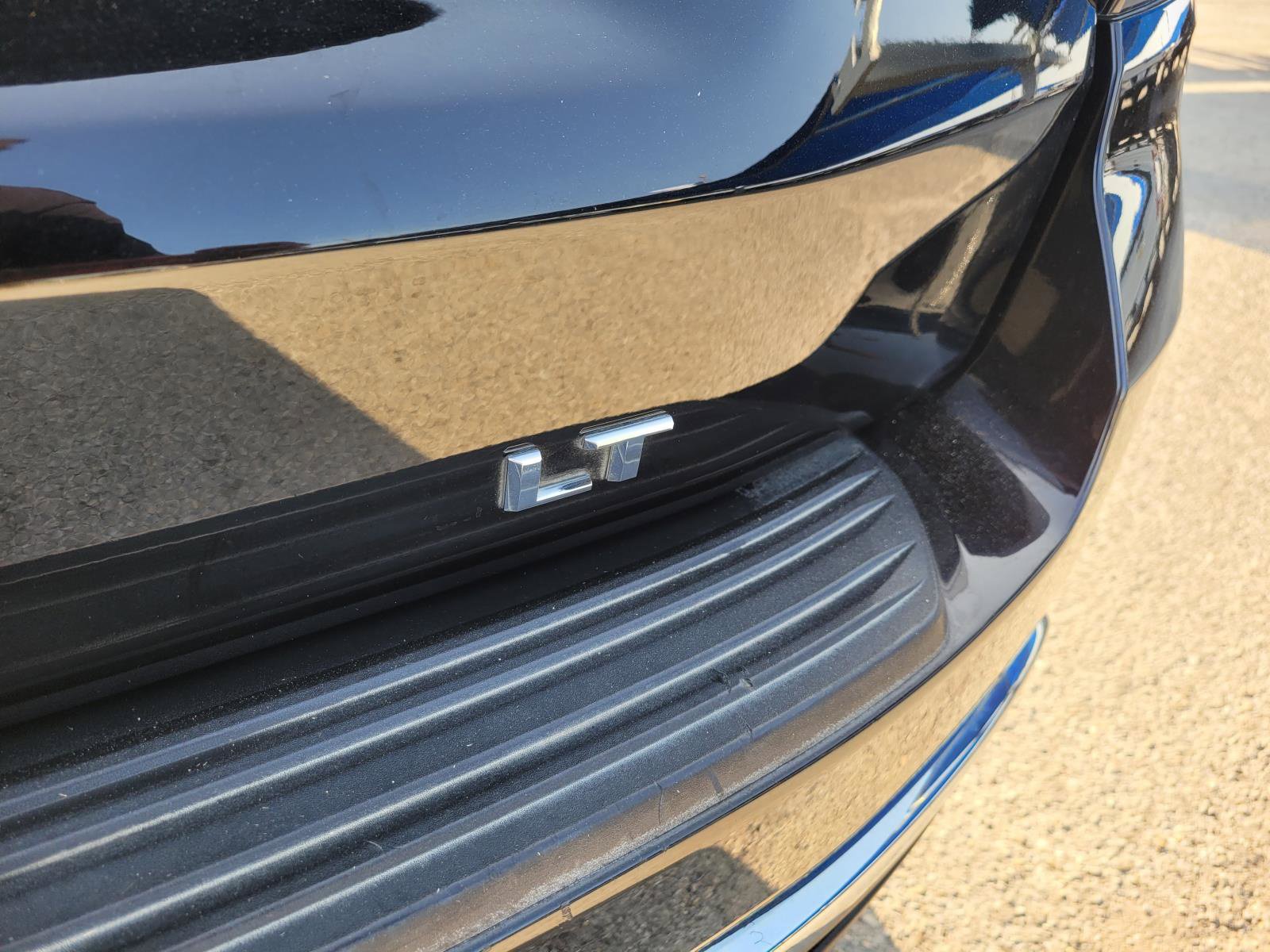 Used 2022 Chevrolet Suburban LT RWD image 13