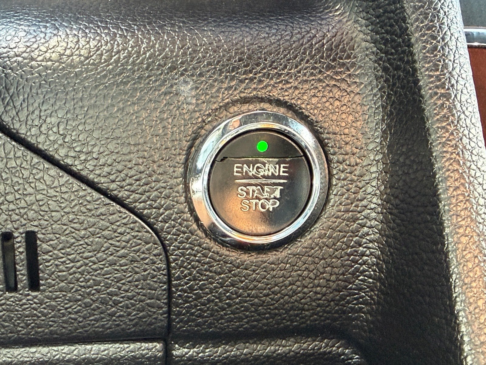 Used 2017 Lincoln Navigator L Select RWD image 32