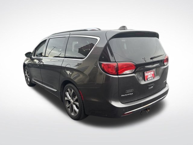Used 2017 Chrysler Pacifica Limited w/ UConnect Theater Package FWD image 5