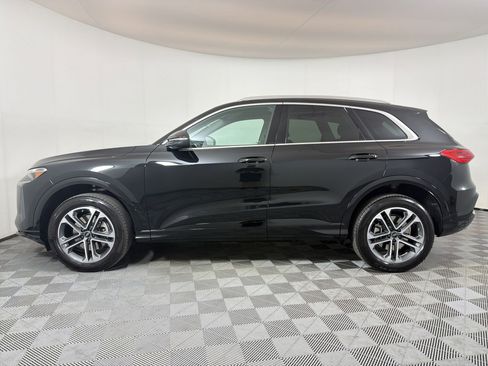 Certified 2025 Audi Q5 Premium w/ Convenience Package AWD/4WD image 2