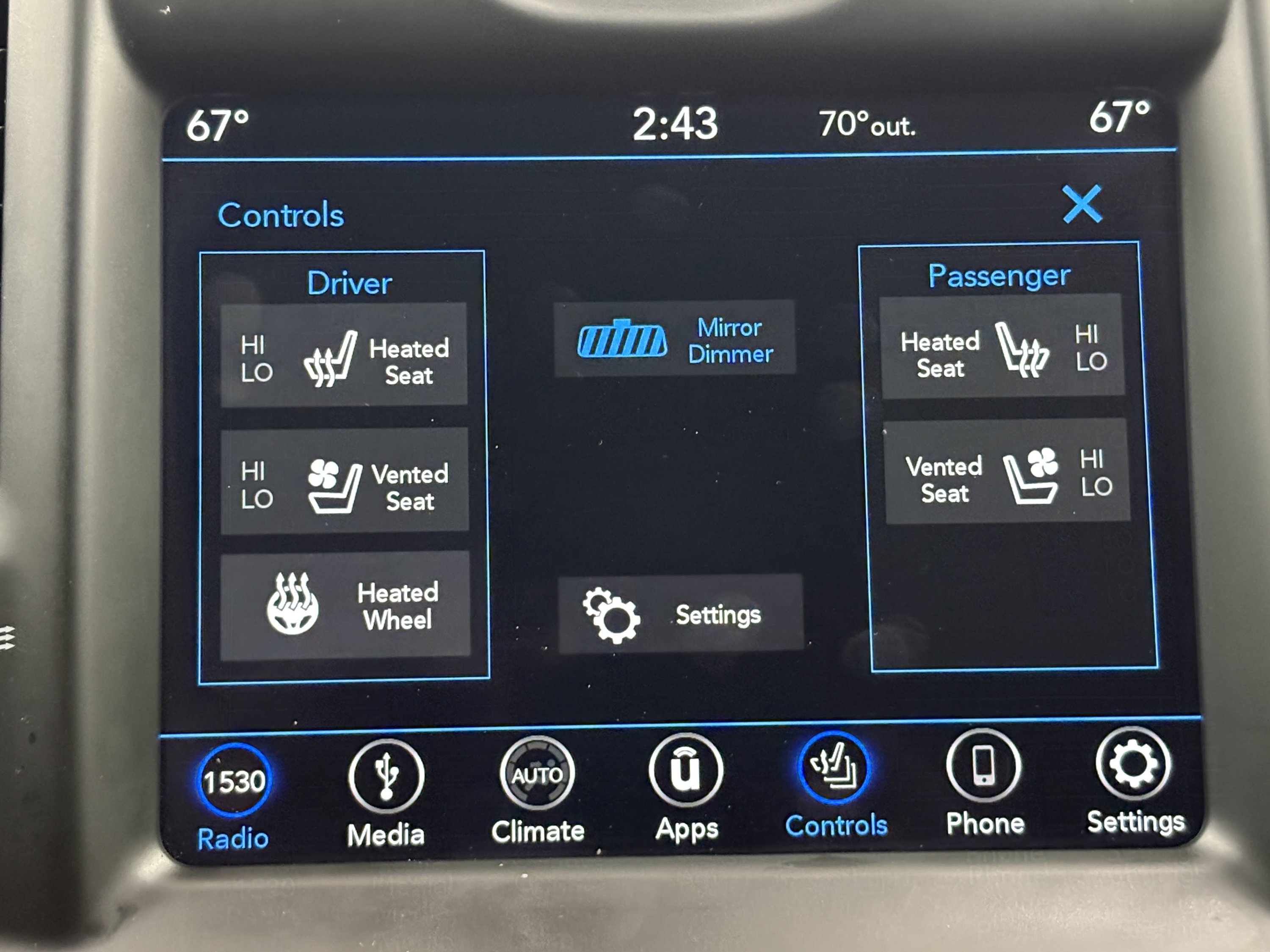 Used 2018 Chrysler 300 Limited AWD/4WD image 14
