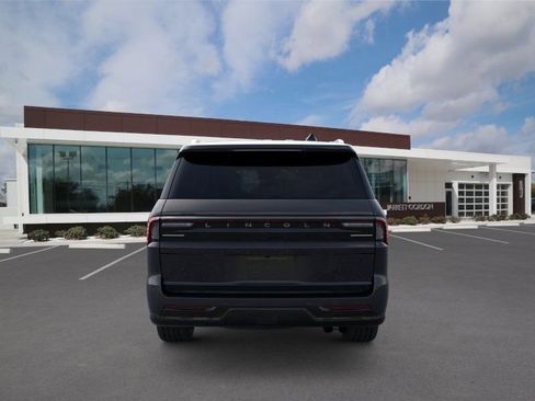 New 2026 Lincoln Navigator L Premier AWD/4WD image 5