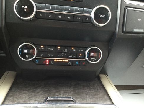 Used 2020 Ford Expedition Limited w/ Equipment Group 302A image 16