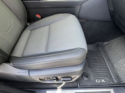 Used 2025 Lexus GX 550 w/ Accessory Package (2T) image 45