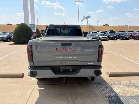 Used 2024 GMC Sierra 2500 AT4 w/ AT4 Premium Plus Package AWD/4WD image 4