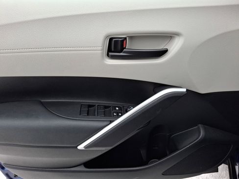 Used 2023 Toyota Corolla Cross LE image 12