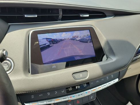 Used 2023 Cadillac XT4 Luxury w/ Cold Weather Package FWD image 28