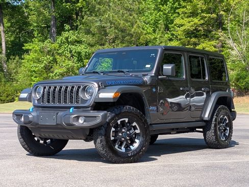 Used 2025 Jeep Wrangler Unlimited Rubicon 4xe w/ Convenience Group AWD/4WD image 4
