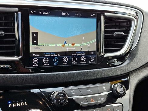 Used 2020 Chrysler Pacifica Touring-L w/ S Appearance Package FWD image 20