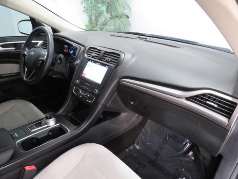 Used 2019 Ford Fusion SE w/ Equipment Group 151A image 10