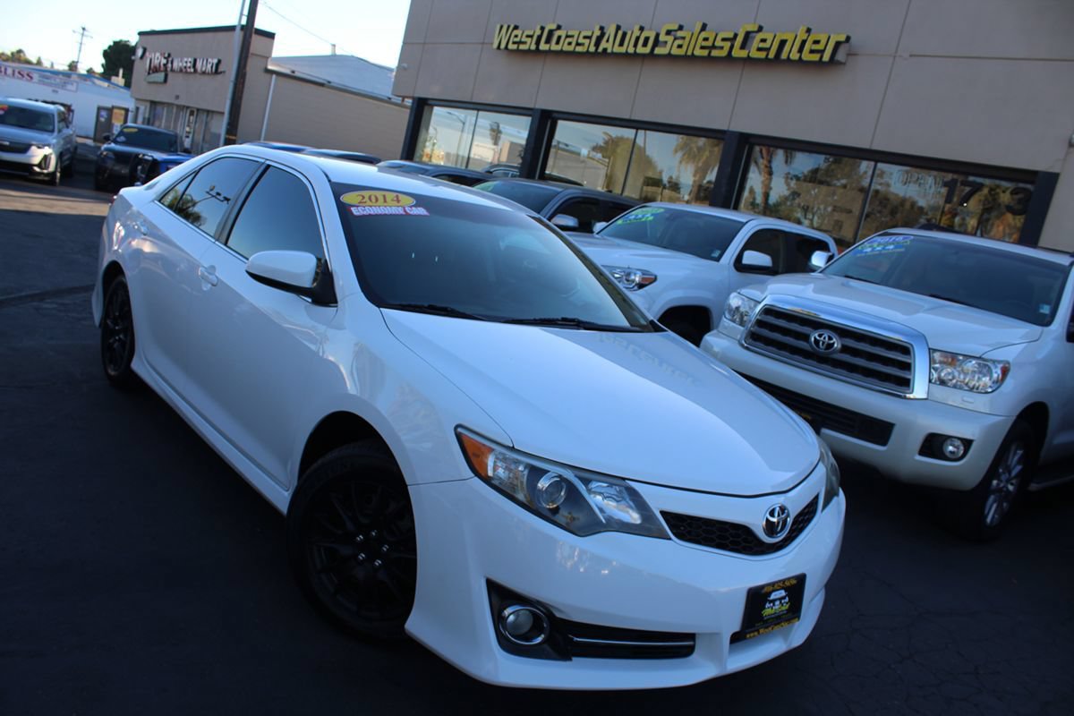 Used 2014 Toyota Camry SE FWD image 30