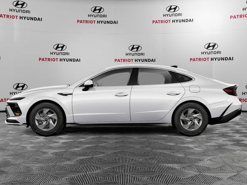 New 2026 Hyundai Sonata SE FWD image 2