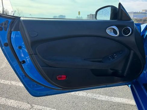 Used 2010 Nissan 370Z Touring image 12