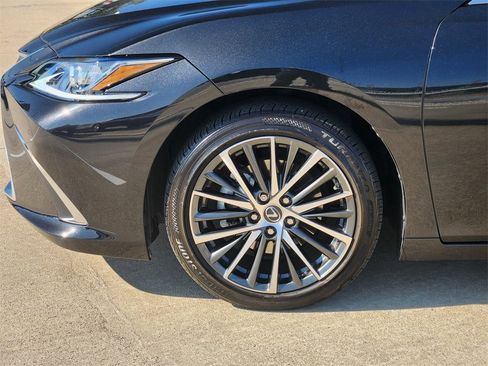 Used 2023 Lexus ES 250 w/ Premium Package image 8