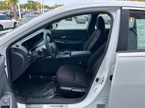 New 2026 Nissan Sentra SR w/ Floor Mat Package FWD image 9