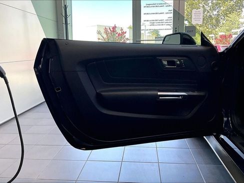 Used 2018 Ford Mustang Shelby GT350 w/ Convenience Package RWD image 26
