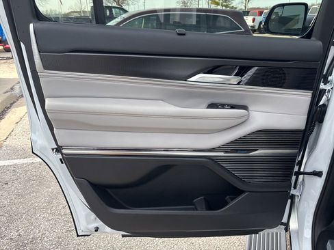 New 2026 Jeep Grand Wagoneer Summit image 46