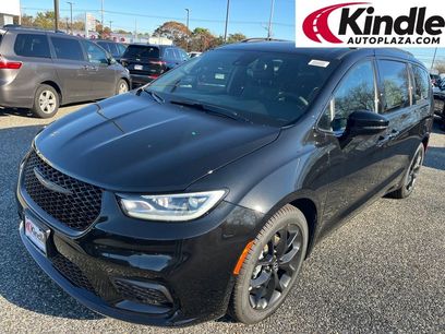 New 2026 Chrysler Pacifica Limited w/ S Appearance Package