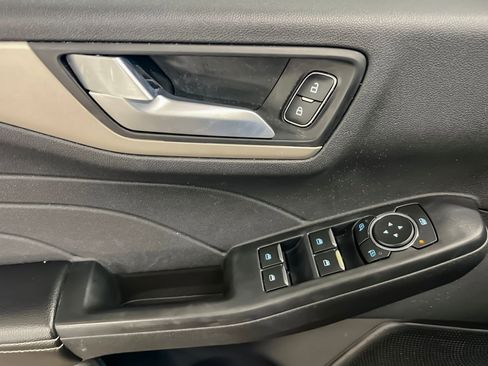 Used 2022 Ford Escape SEL image 11