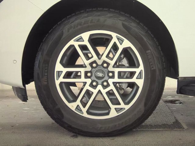 Used 2025 Ford Expedition Active AWD/4WD image 21