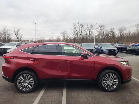 Used 2022 Toyota Venza Limited image 7