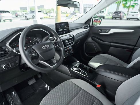 Used 2022 Ford Escape SE image 2