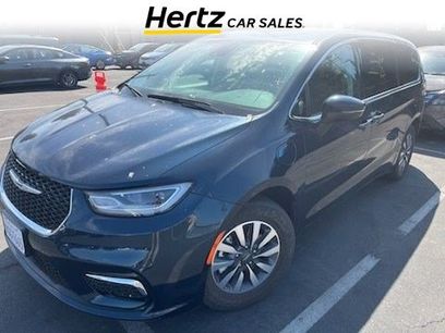 Used 2023 Chrysler Pacifica Touring-L