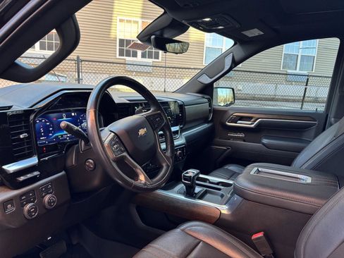 Used 2022 Chevrolet Silverado 1500 High Country w/ High Country Premium Package image 11