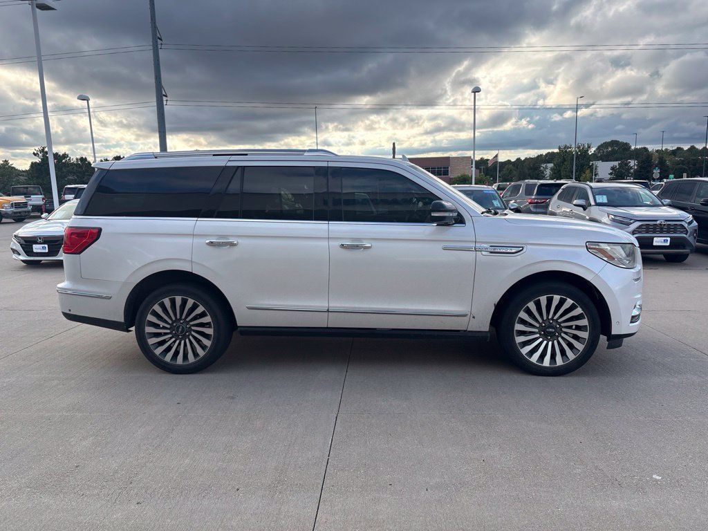 Used 2019 Lincoln Navigator Reserve AWD/4WD image 4