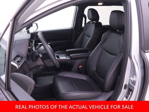 Certified 2025 Toyota Sienna XSE w/ XSE Plus Package FWD image 4