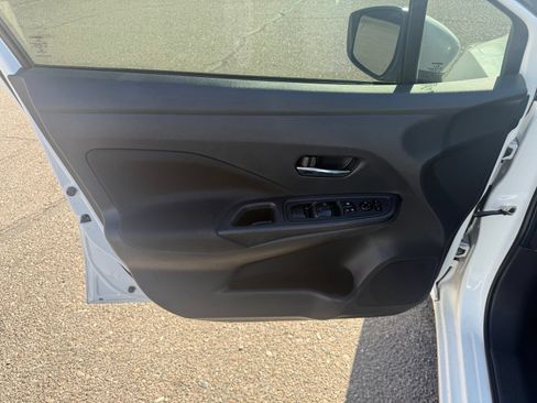 Certified 2021 Nissan Versa SV FWD image 15