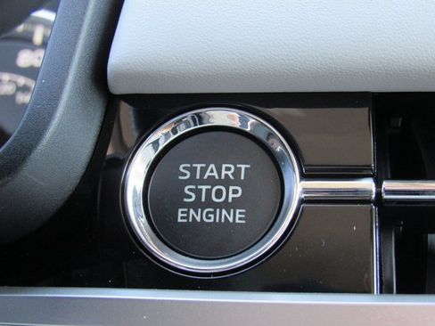 New 2025 Mitsubishi Outlander SE image 16