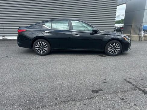 Used 2024 Nissan Altima 2.5 SV FWD image 4