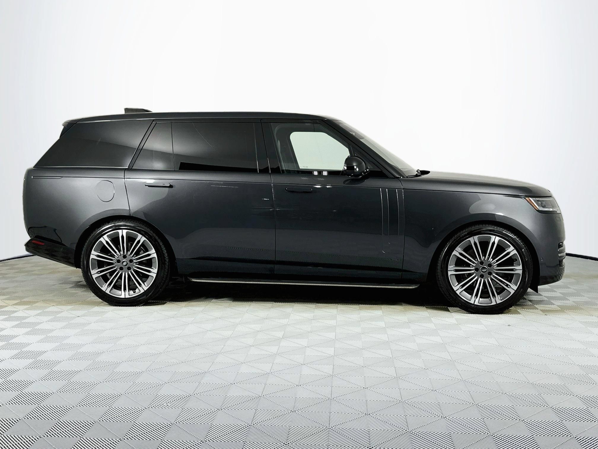 Certified 2023 Land Rover Range Rover Long Wheelbase SE AWD/4WD image 4