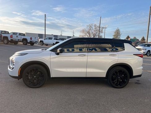 Used 2023 Mitsubishi Outlander SE Black Edition image 9